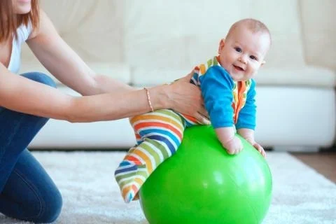 pelota-esferodinamia-estimulacion-bebes-psicomotricidad-85cm-D_NQ_NP_621813-MLA26823485558_022018-F